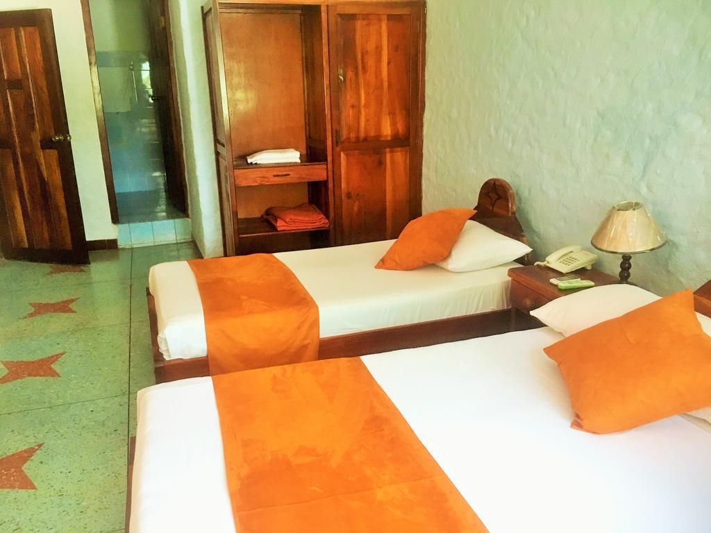 Hostal Estrella De Mar 푸에르토아요라 객실 사진