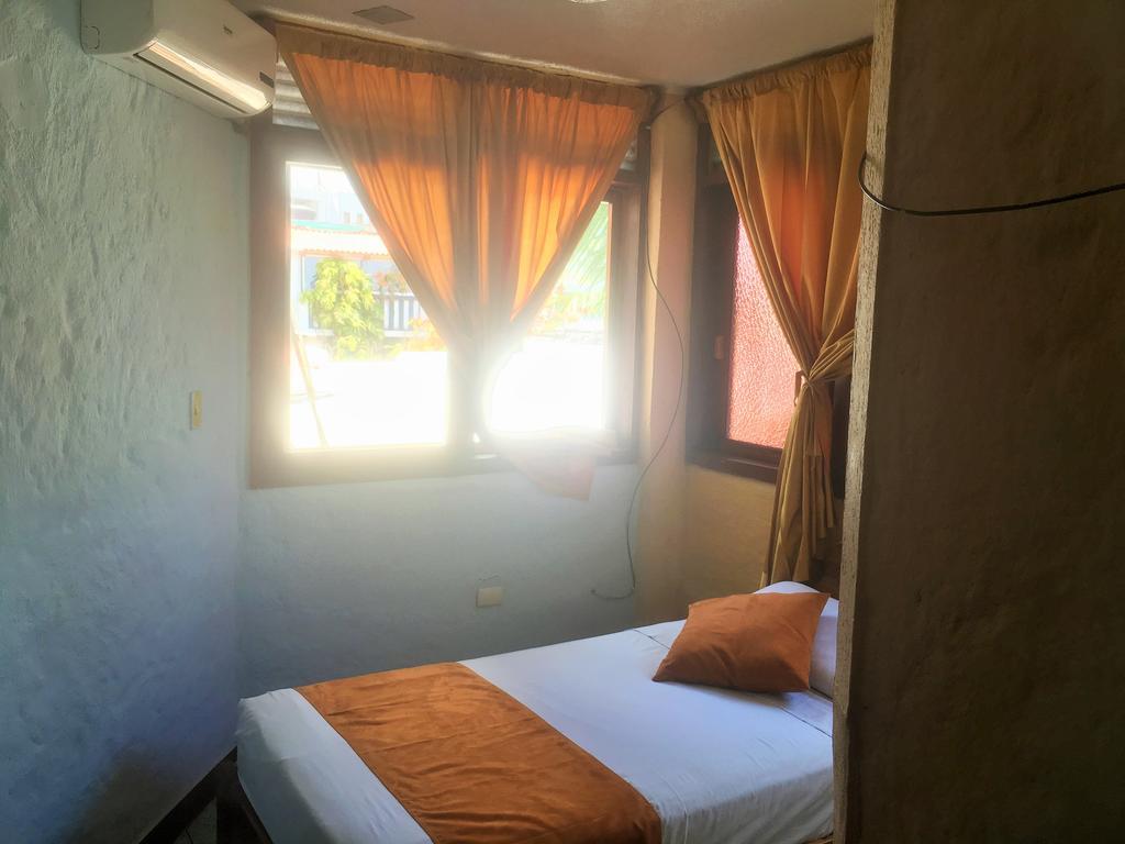 Hostal Estrella De Mar 푸에르토아요라 객실 사진