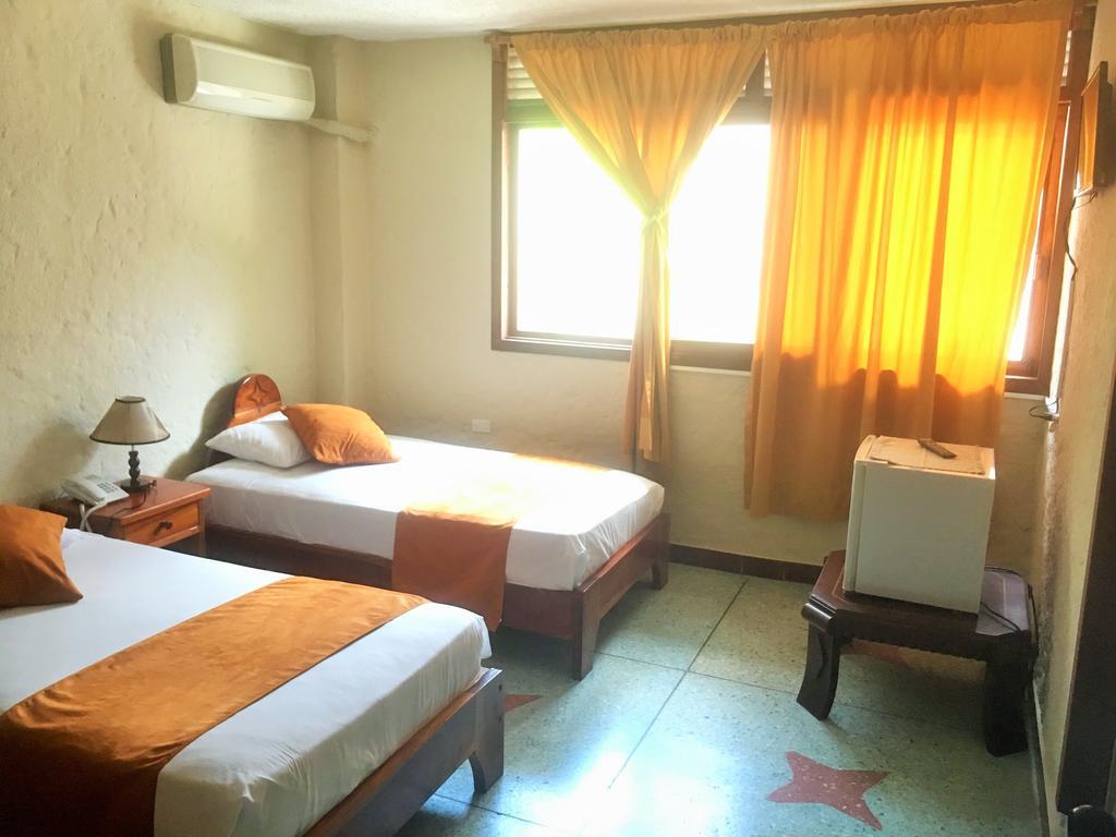 Hostal Estrella De Mar 푸에르토아요라 객실 사진