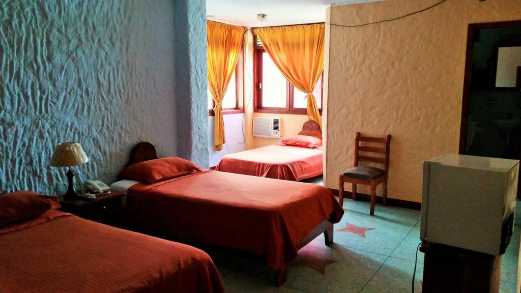 Hostal Estrella De Mar 푸에르토아요라 객실 사진