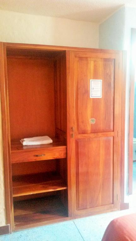 Hostal Estrella De Mar 푸에르토아요라 객실 사진