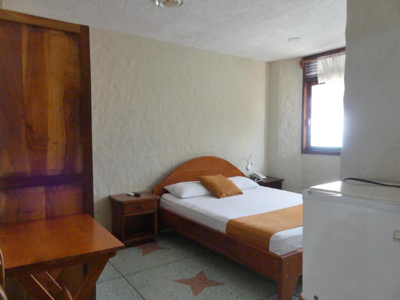 Hostal Estrella De Mar 푸에르토아요라 외부 사진