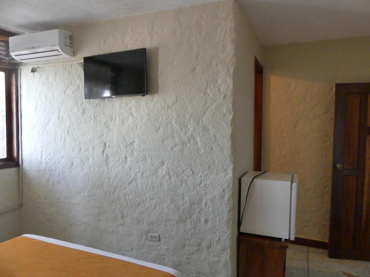 Hostal Estrella De Mar 푸에르토아요라 외부 사진