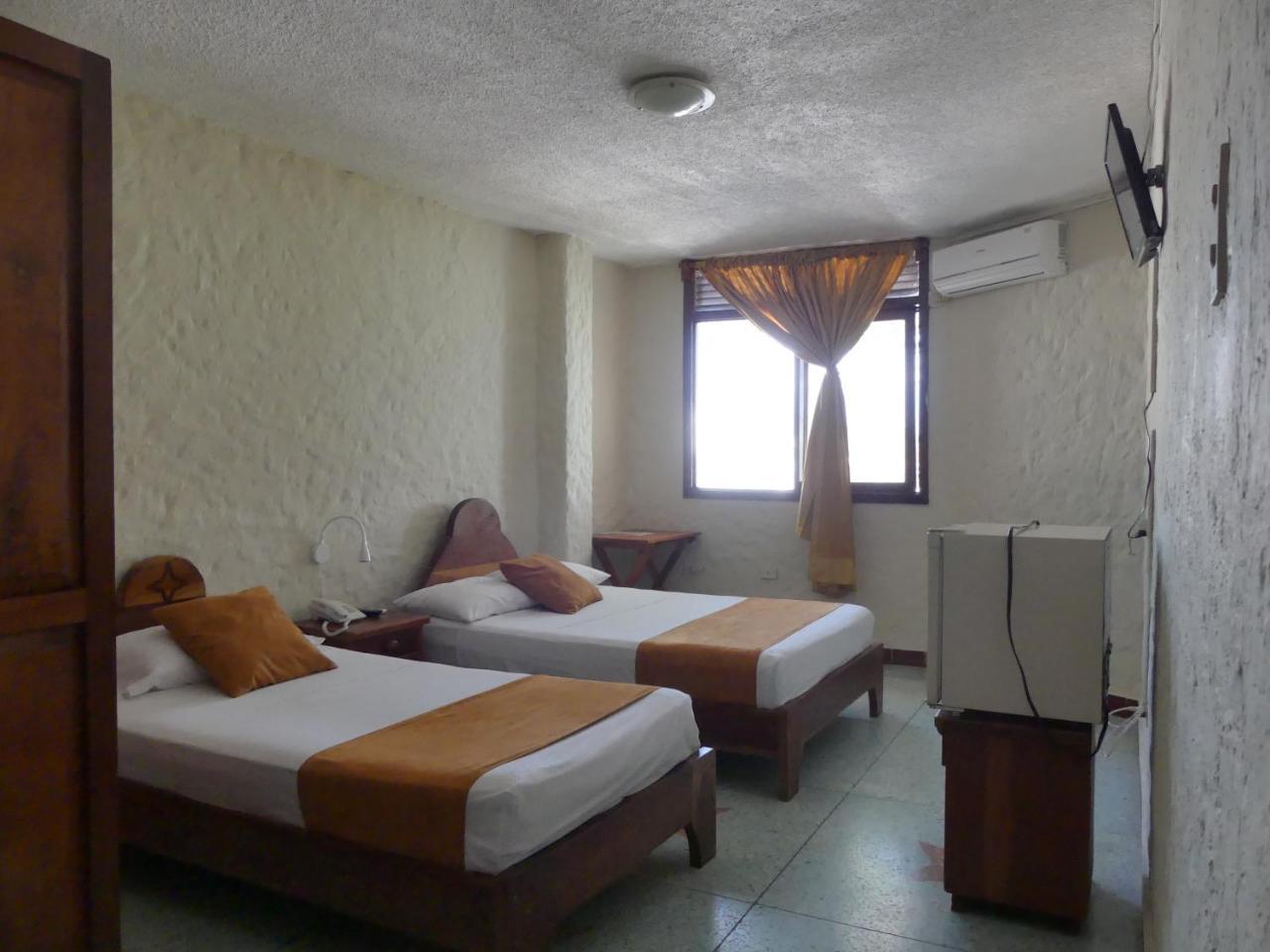 Hostal Estrella De Mar 푸에르토아요라 외부 사진