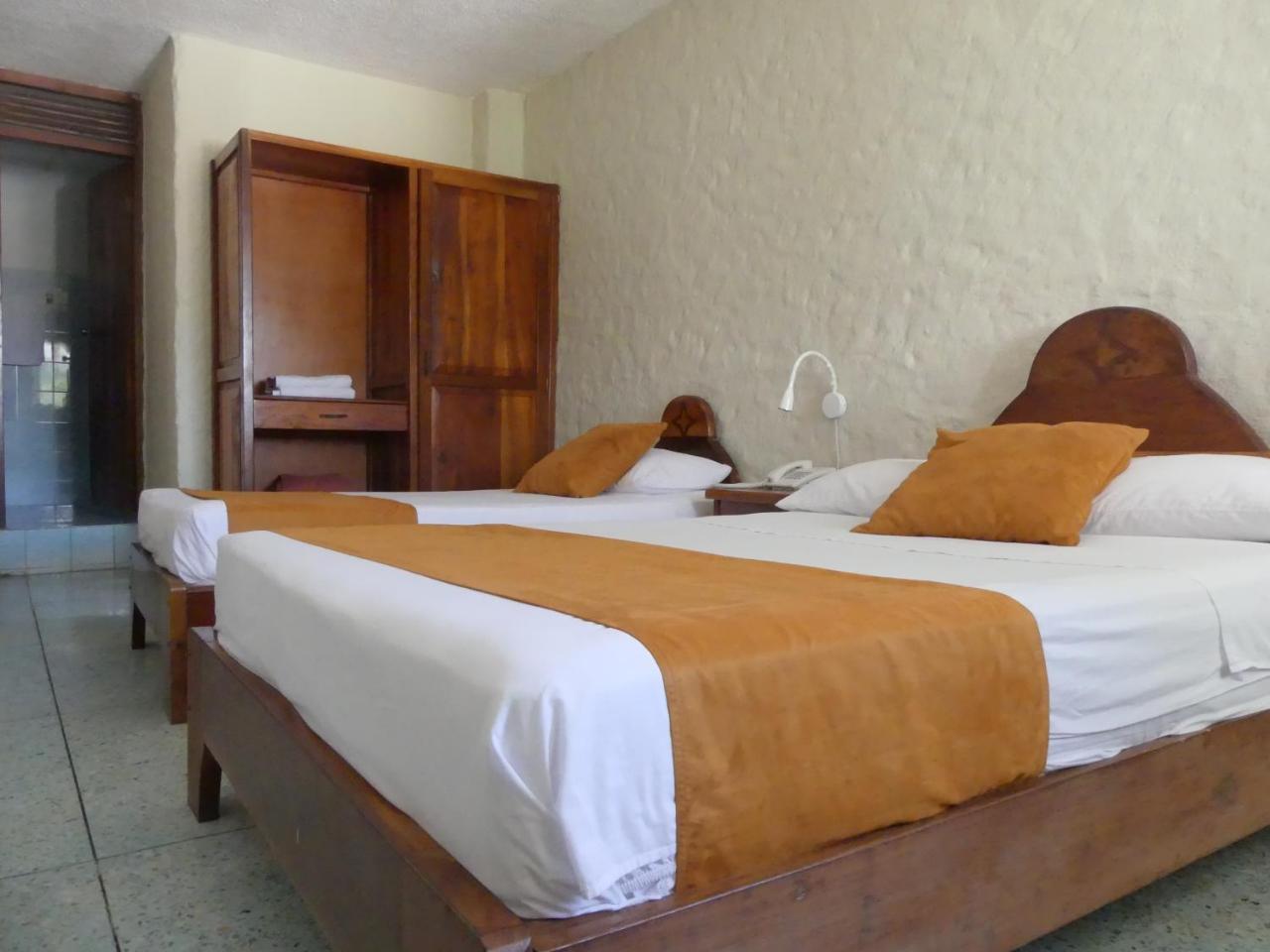 Hostal Estrella De Mar 푸에르토아요라 외부 사진