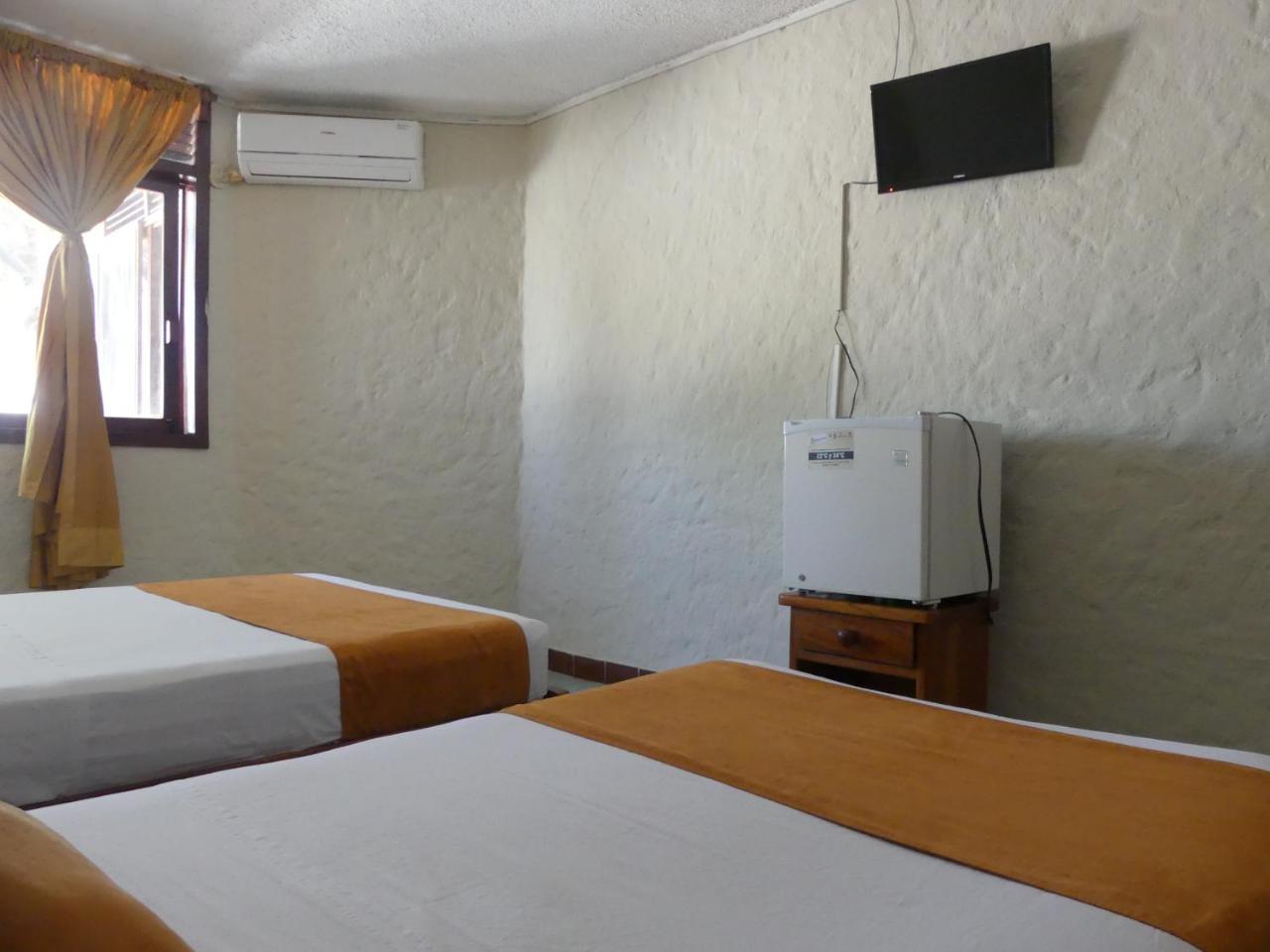 Hostal Estrella De Mar 푸에르토아요라 외부 사진