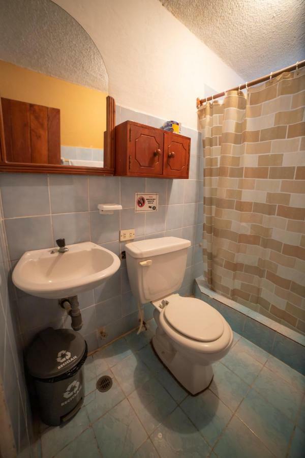 Hostal Estrella De Mar 푸에르토아요라 외부 사진