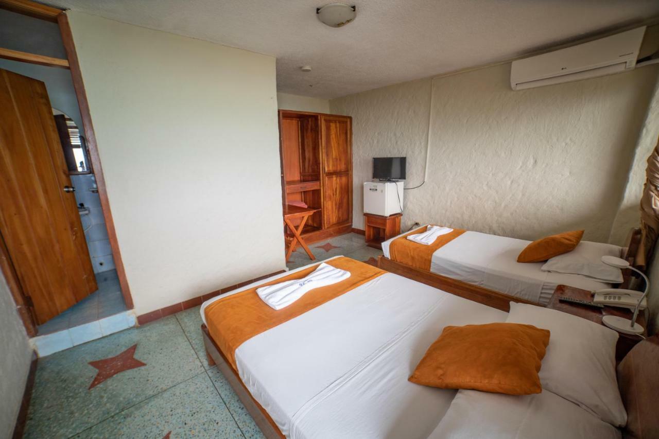 Hostal Estrella De Mar 푸에르토아요라 외부 사진