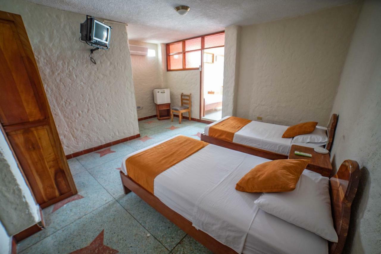 Hostal Estrella De Mar 푸에르토아요라 외부 사진