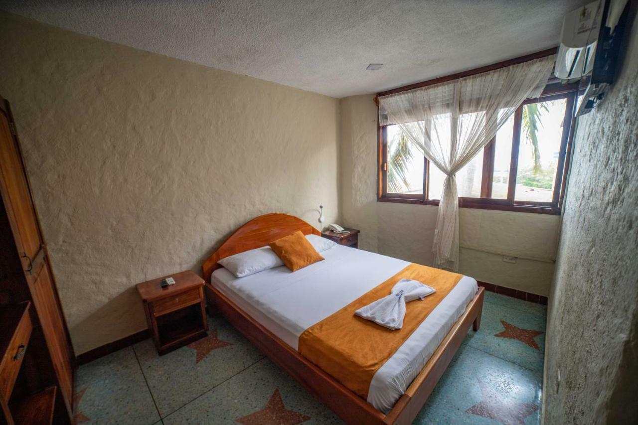 Hostal Estrella De Mar 푸에르토아요라 외부 사진