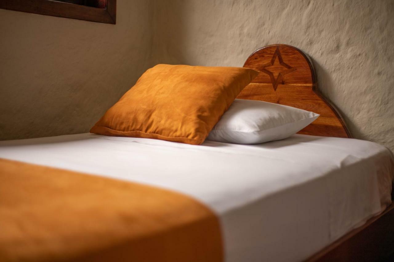 Hostal Estrella De Mar 푸에르토아요라 외부 사진